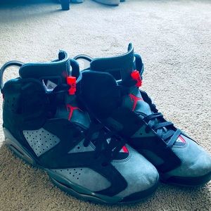 (GUC)- Paris Saint - Germain X Retro Jordan 6’s